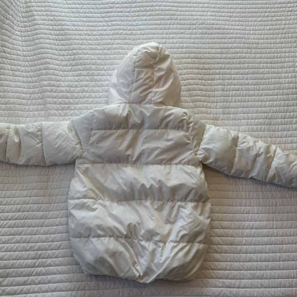 Old Navy White Puffer Jacket with Hood. Kids. Never Used. Size M (8) - Picture 5 of 6